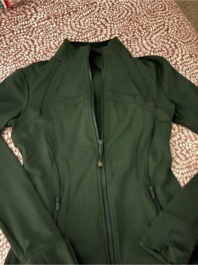 Lululemon Nulu Define Forest Green Small- Priced to sell.